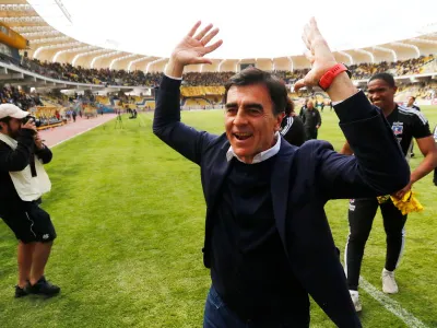¿Se la jugará Colo-Colo? Gustavo Quinteros definió a su prioridad para reemplazar a Juan Martín Lucero