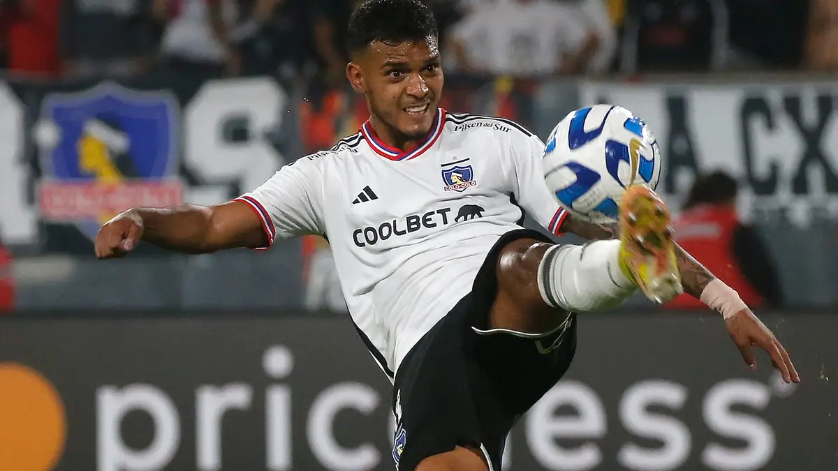 Daniel Gutiérrez con la camiseta de Colo-Colo