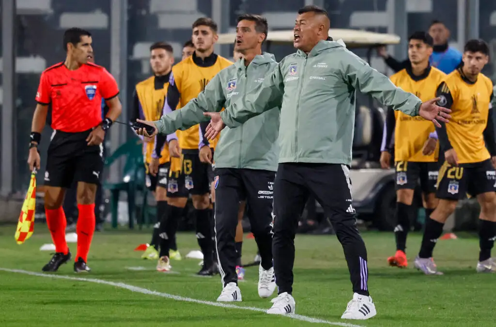 Todo Colo-Colo alegó penal de Gabriel Arias sobre Salomón Rodríguez.