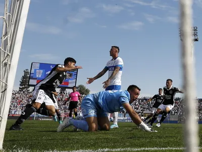 [VIDEO] Se congeló San Carlos: Revive el golazo de Alexander Oroz que silenció a los hinchas Cruzados