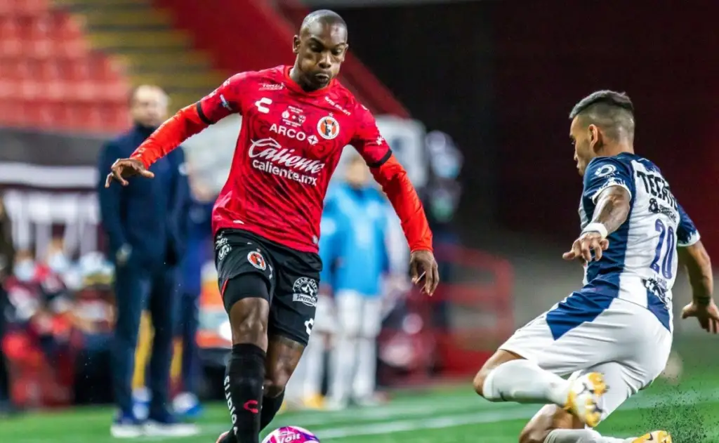 Fabián Castillo se convertirá en el séptimo refuerzo de Colo-Colo.