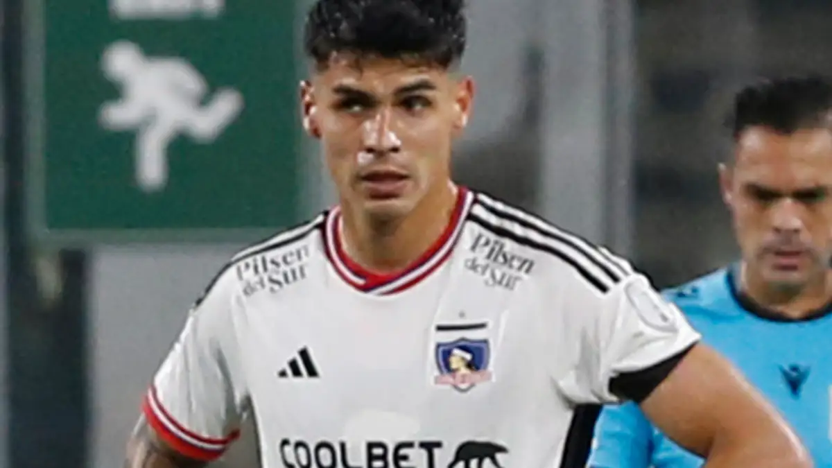 Erick Wiemberg con camiseta de Colo-Colo.