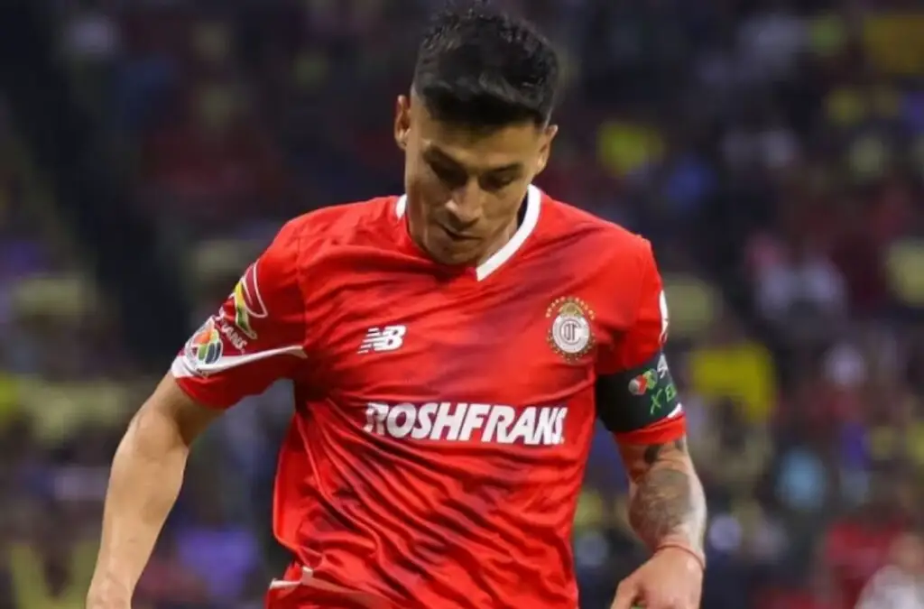 Claudio Baeza rescindiría contrato con Toluca para poder volver a Colo-Colo.