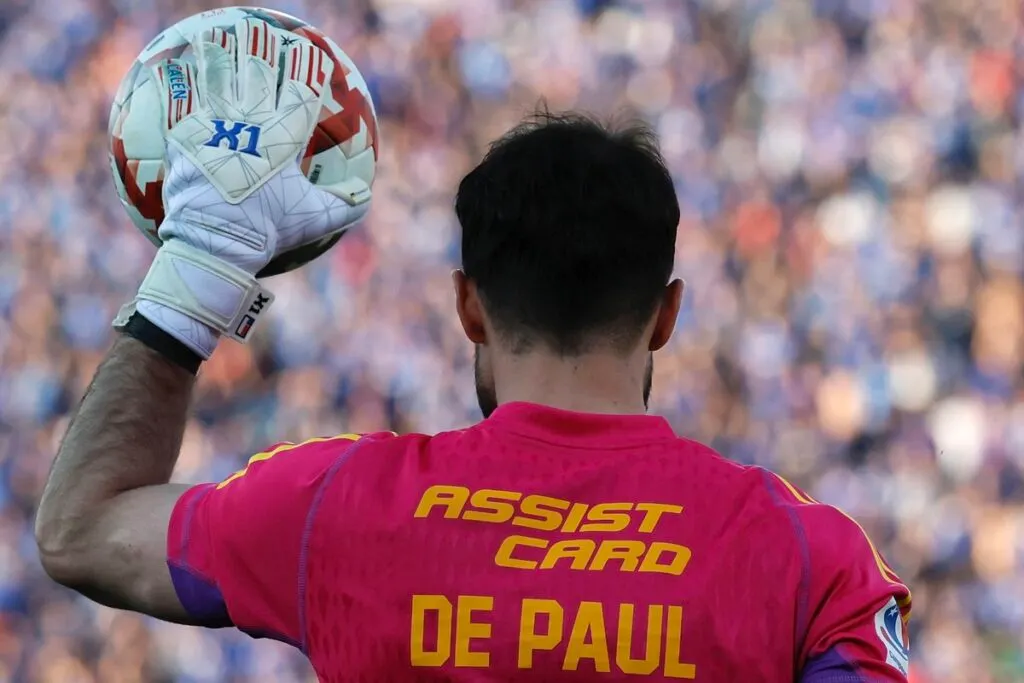 Fernando de Paul vistiendo los colores de Colo-Colo