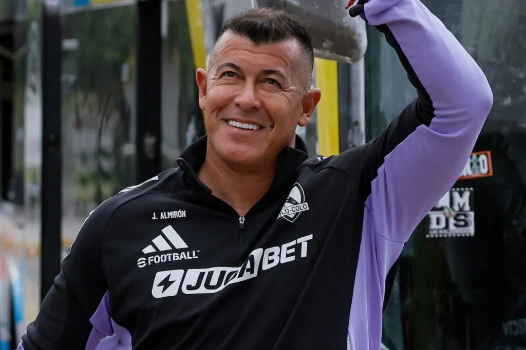Jorge Almirón prepara el partido de Colo-Colo frente a Palestino.