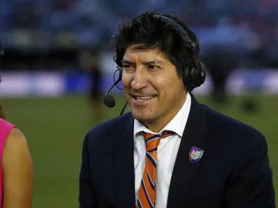 «Apuesto por Colo-Colo, pero va a ser un partido muy parejo»: Iván Zamorano ya vive el Superclásico