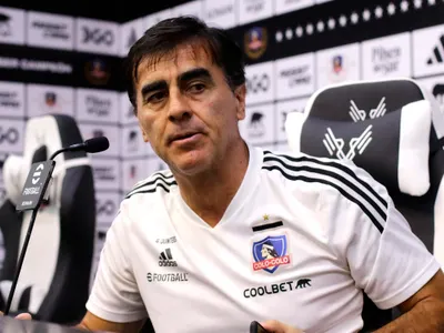 Tomó una decisión: Gustavo Quinteros dejó fuera a dos jugadores en la convocatoria de Colo-Colo