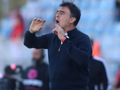 Le dicen adiós a Gustavo Quinteros: Proponen a cuatro técnicos como candidatos para llegar a Colo-Colo