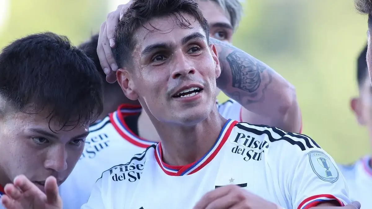 Erick Wiemberg con camiseta de Colo-Colo.
