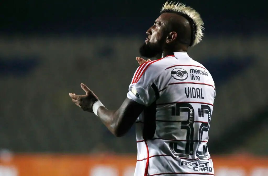Arturo Vidal no tiene considerado volver a Chile tras su paso por Flamengo.