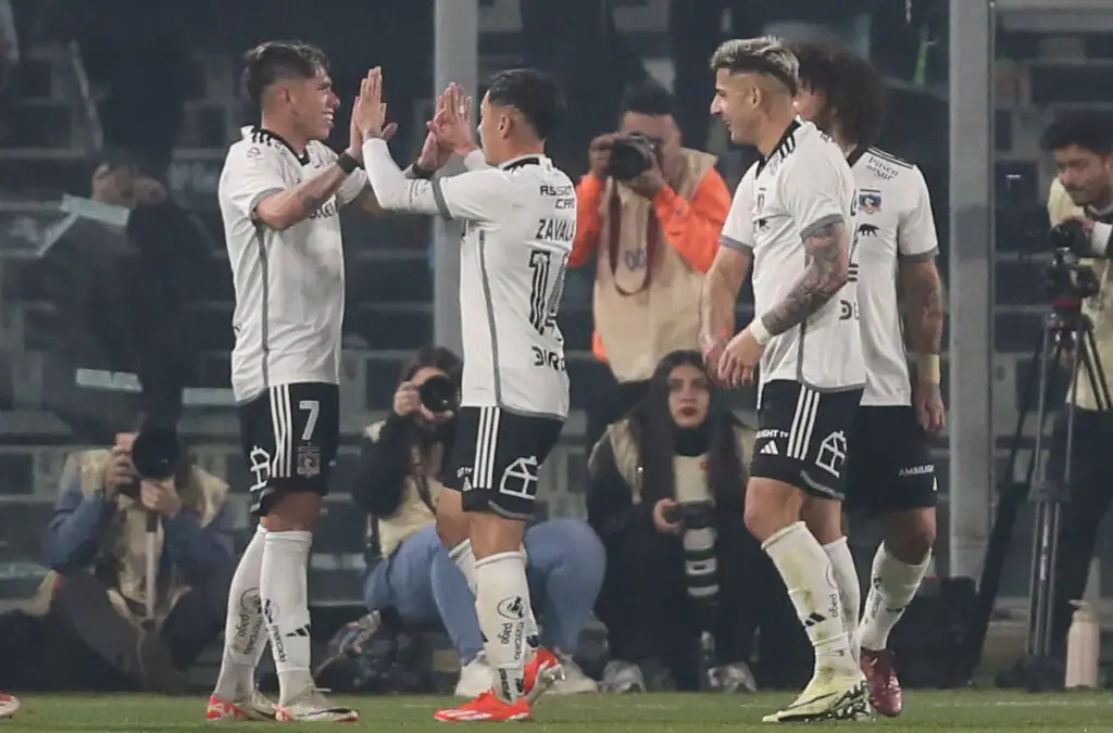 Colo-Colo derrotó a Deportes Santa Cruz y avanzó en Copa Chile.