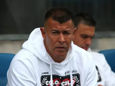La drástica medida que tomó Jorge Almirón para el entrenamiento de Colo-Colo en Paraguay