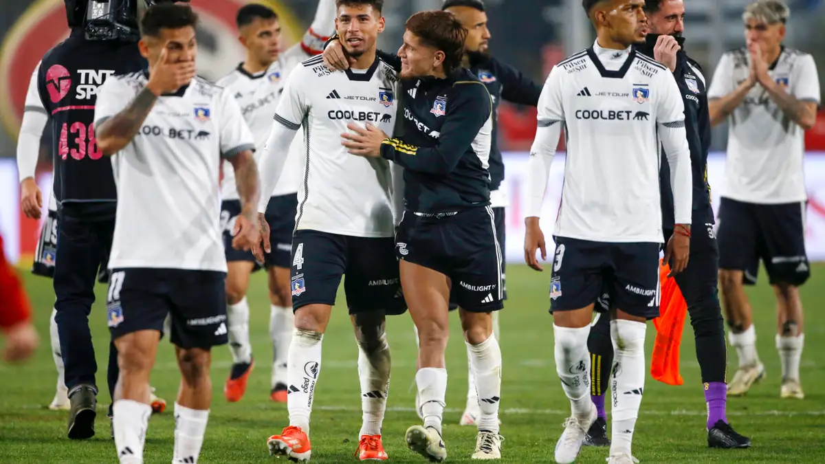 Jugadores de Colo-Colo son acusados por obtener las licencias de manera fraudulenta.