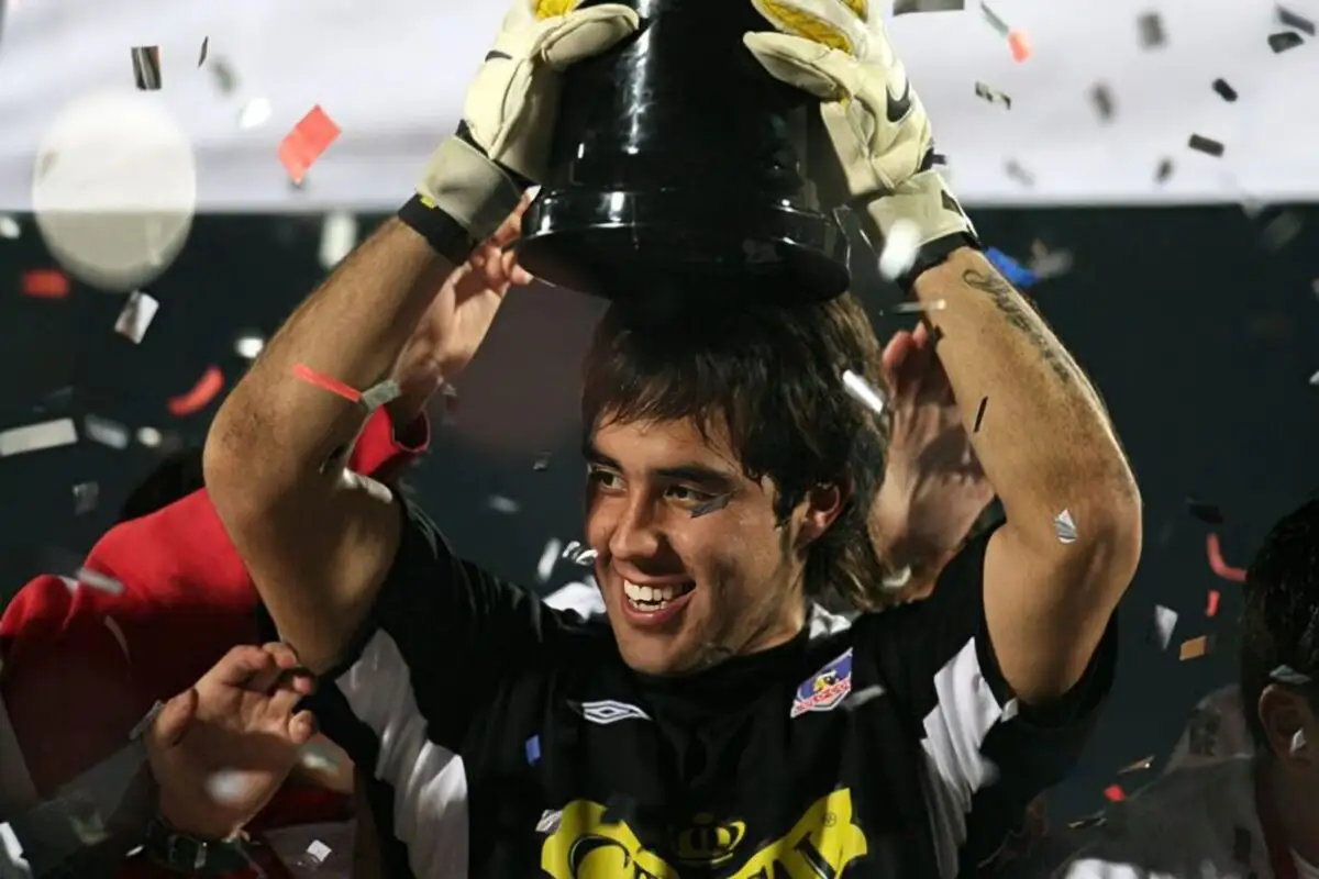 Verónica Bianchi señaló que Colo-Colo debe contratar a Claudio Bravo en este momento, porque requerirá más tiempo de adaptación.