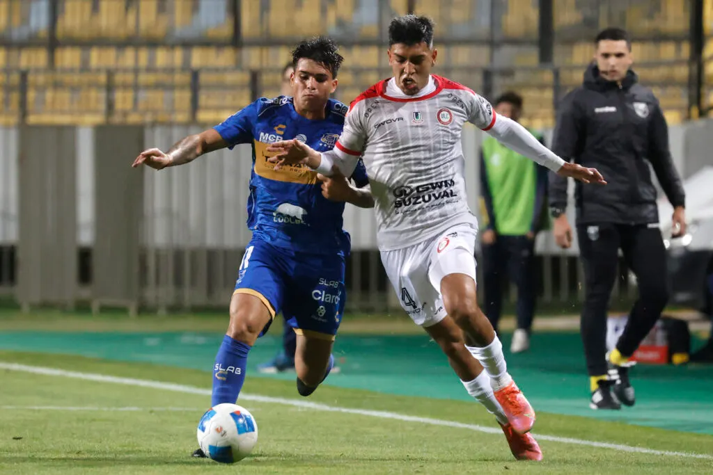 Futbol, Everton vs Union La Calera.
Fecha 5, fase de grupos, Copa Chile 2025.
El jugador de Union La Calera Diego Ulloa, derecha, disputa el balon con Alan Medina de Everton durante un partido del grupo D de la Copa Chile realizado en el estadio Sausalito de Vina del Mar, Chile.
04/04/2025
Sebastian Cisternas/Photosport

Football, Everton vs Union La Calera.
5th turn, group phase, 2025 Copa Chile Championship.
Union La Calera’s player Diego Ulloa, right, vies for the ball against Alan Medina of Everton during a group D match of the Copa Chile Championship at the Sausalito stadium in Vina del Mar, Chile.
04/04/2025
Sebastian Cisternas/Photosport