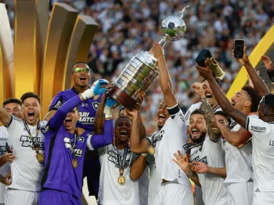 Desde Brasil informan que Colo-Colo presentó oferta formal por campeón de Copa Libertadores con Botafogo