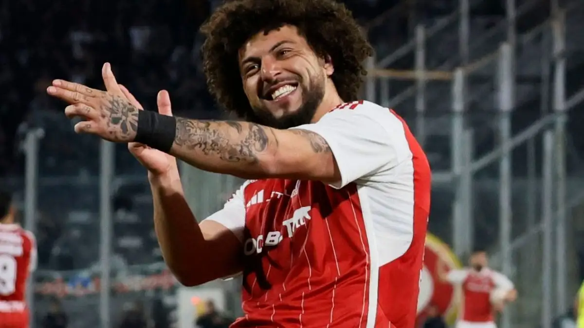Maximiliano Falcón se despidió de los hinchas de Colo-Colo.