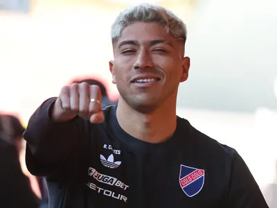 ¿Aceptará Colo-Colo? Filtran la llamativa oferta que presentó Peñarol para fichar a Brayan Cortés