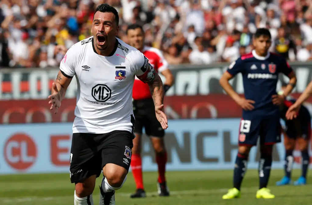 Esteban Paredes le responde a la U.