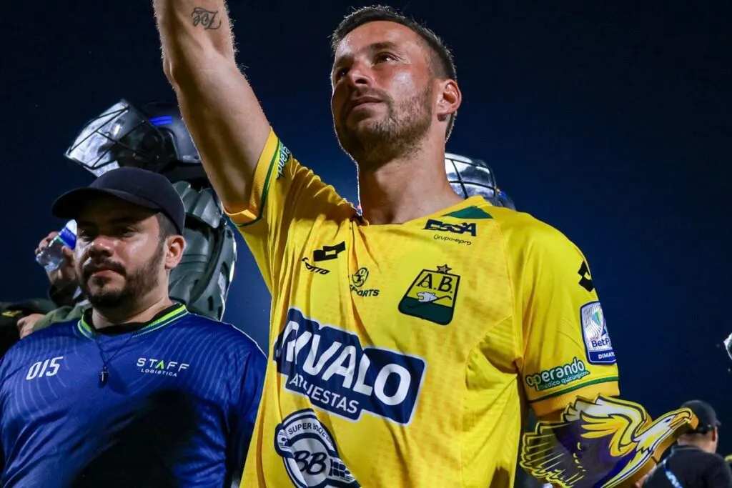 Luciano Pons con la camiseta de Atlético Bucaramanga.