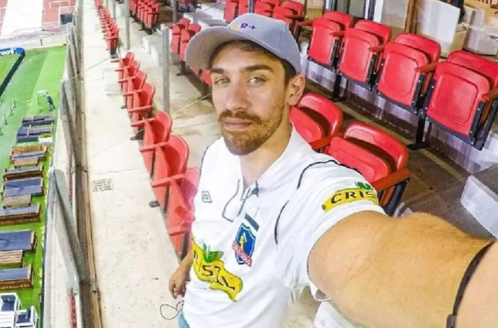 Matías Castillo es uno de los dos hinchas de Boca que forman parte de los cuatro integrantes de Los Displicentes.