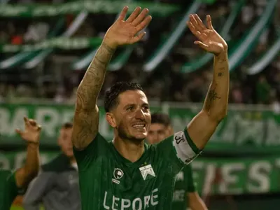 Homenajeado, capitán y figura: El desconocido presente de Gonzalo Castellani tras salir de Colo-Colo