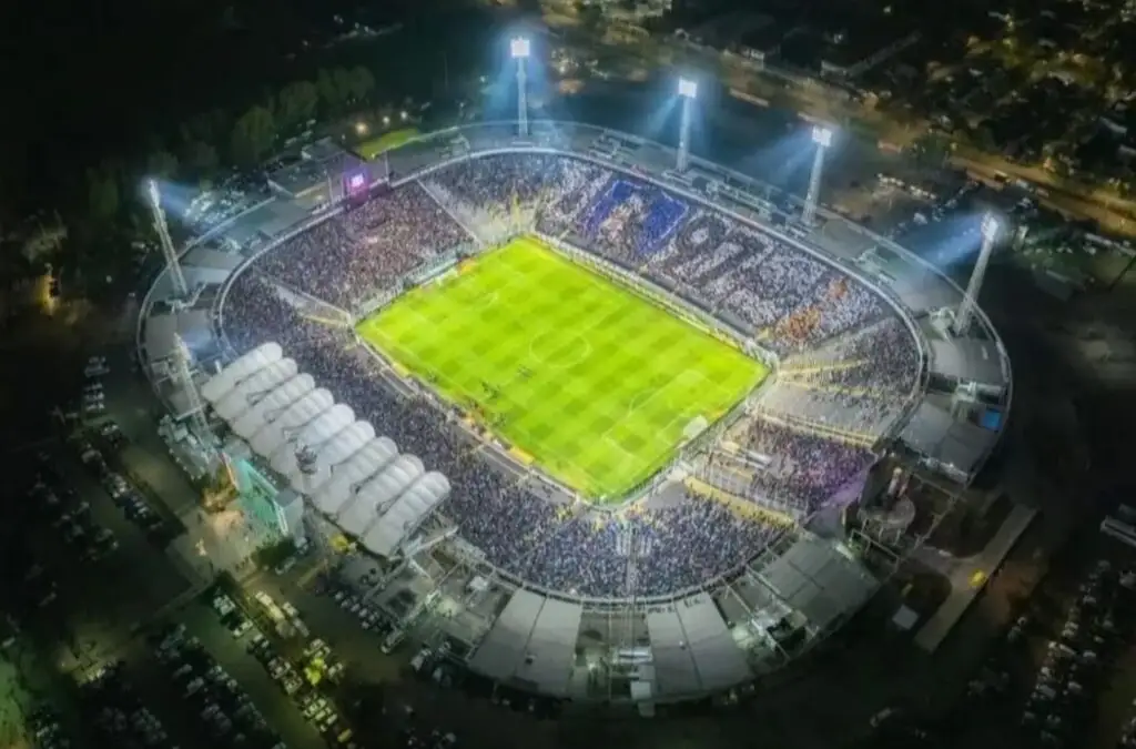 En la UC descartaron intercambiar localía con Colo-Colo y jugar el clásico en el Estadio Monumental.
