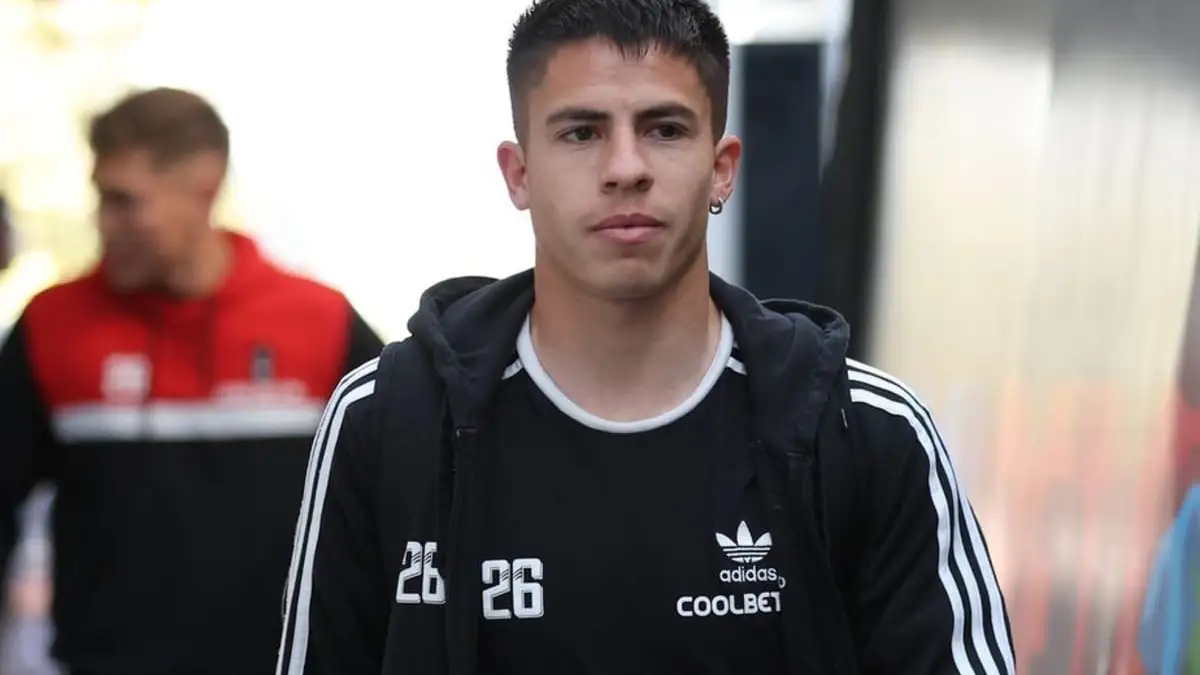 Matías Moya entrando al Estadio Monumental.