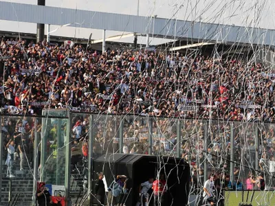 Pasó desapercibido: Barra de Colo-Colo saca aplausos desde Palestino por notable gesto en el Estadio Monumental