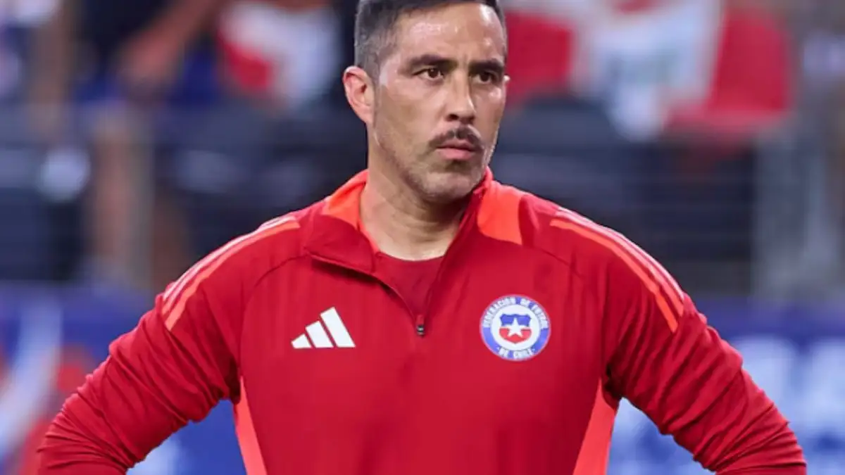 Ex Colo-Colo asegura que podría demandar a Claudio Bravo.