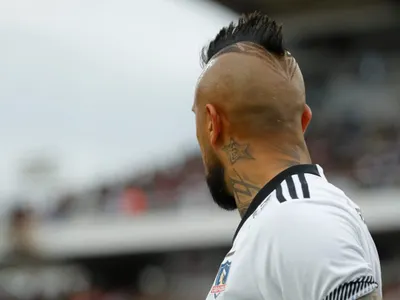 [VIDEO]: Así fue el control de identidad de Carabineros a Arturo Vidal y Leonardo Gil