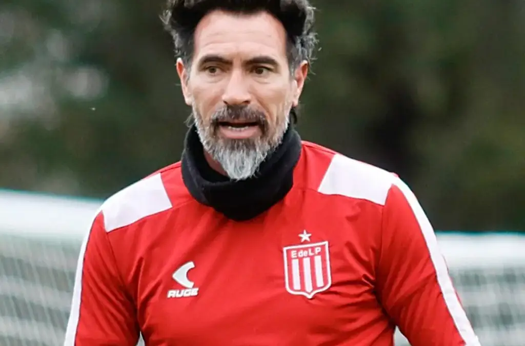 Eduardo-Dominguez criticó a Brayan Cortés.