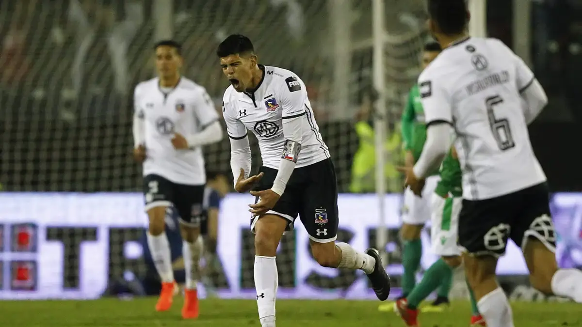 Fútbol, Colo Colo vs Audax Italiano. Decimacuarta fecha, campeonato 2019. El jugador de Colo Colo Esteban Pavez celebra con sus compañeros luego de convertir un gol contra Audax Italiano durante el partido de primera division disputado en el estadio Monumental. Santiago, Chile. 25/05/2019 Felipe Zanca/Photosport********** Football, Colo Colo vs Audax Italiano. 14th date, Championship 2019. Colo Colo’s player Esteban Pavez celebrates with teammates after scoring against Audax Italiano during a first division football match held at the Monumental Stadium in Santiago, Chile. 25/05/2019 Felipe Zanca/Photosport