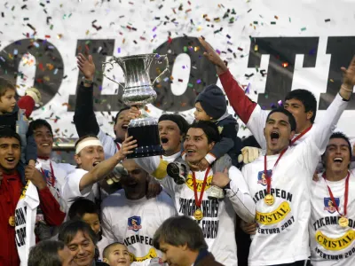Sorpresa total: Colo-Colo homenajeará a recordado goleador albo en Uruguay