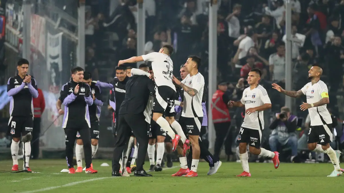 Jugadores e hinchas mostraron su apoyo al técnico argentino en medio de su inminente adiós.