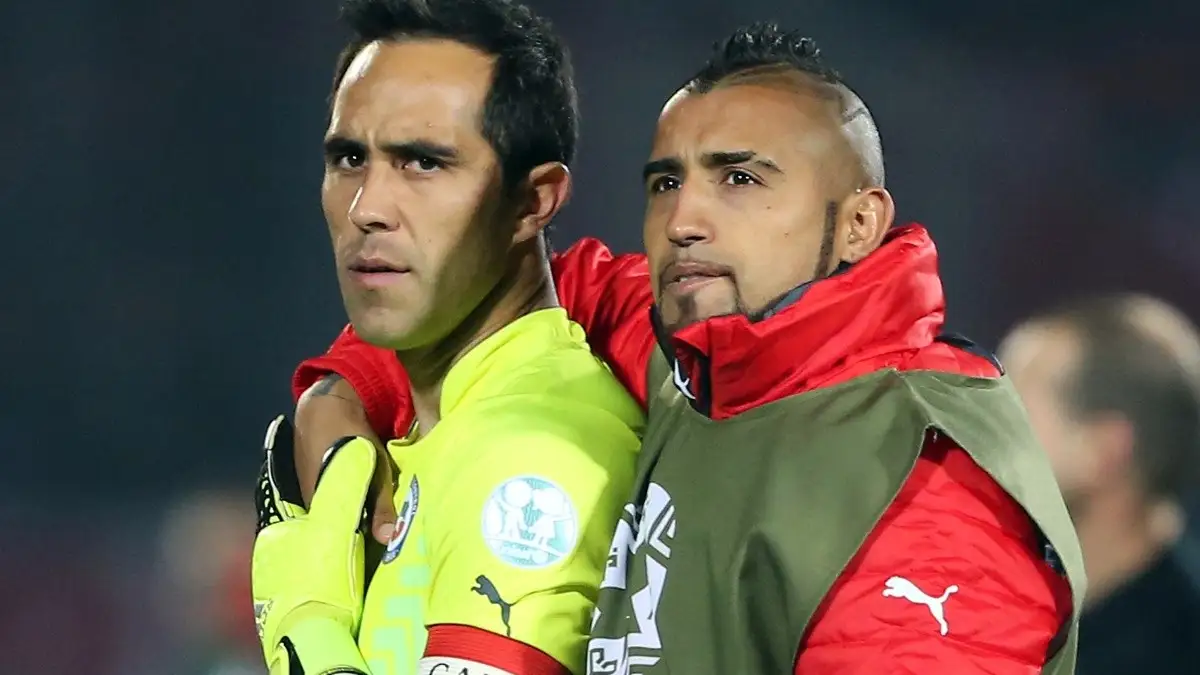 Arturo Vidal reconoció contactos para sacar a Claudio Bravo del retiro.