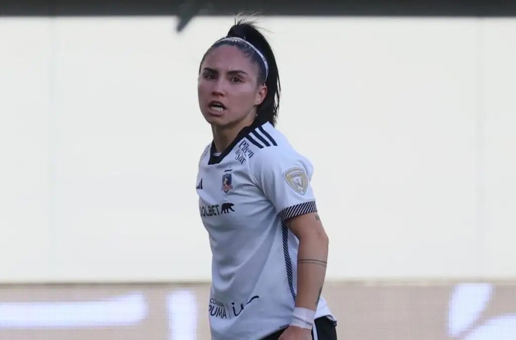 Javiera Grez celebra el tricampeonato frente a Universidad de Chile.
