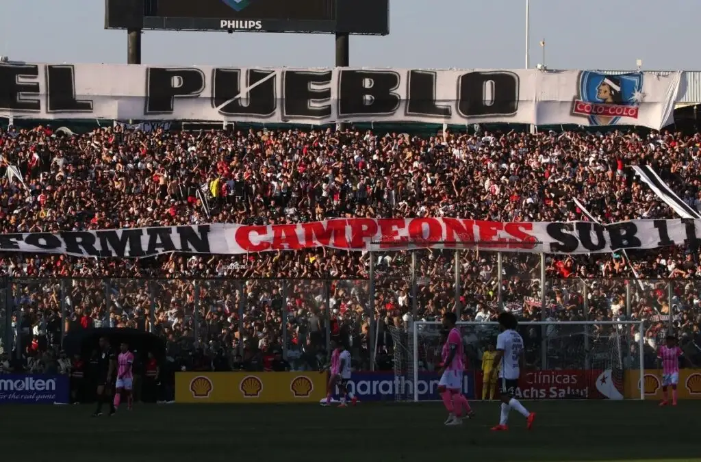 La Garra Blanca habría tenido una reunión con el plantel de Colo-Colo por el mal presente deportivo.