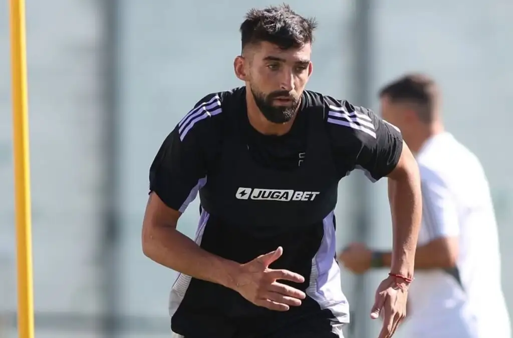 Emiliano Amor podría hacer su estreno este 2025 con Colo-Colo.