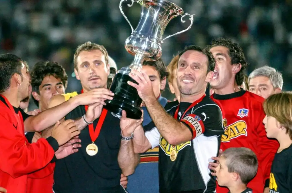 Marcelo Espina recibió un regalo de parte de Esteban Pavez.