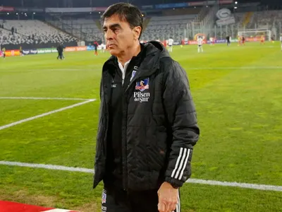 La razón por la que Gustavo Quinteros no estará en los entrenamientos de Colo-Colo hasta el viernes