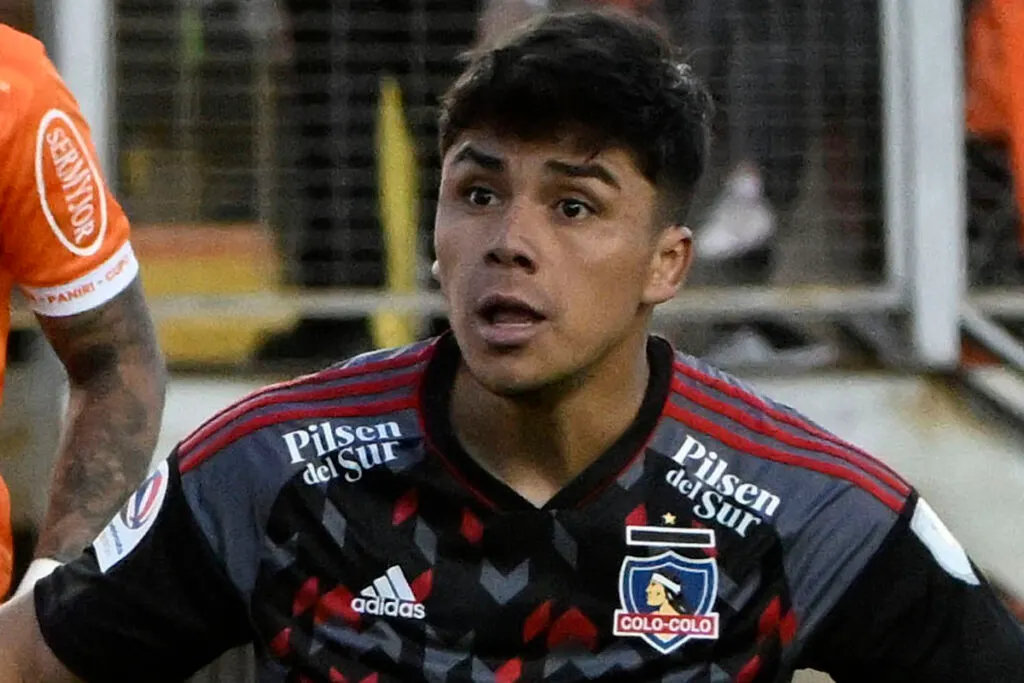 Damián Pizarro con la camiseta de Colo-Colo.