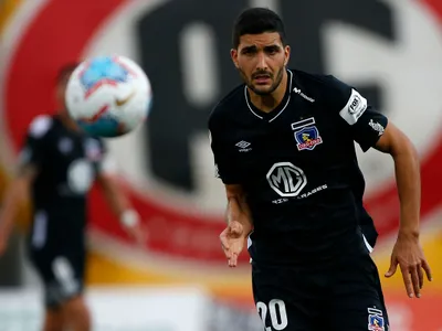 Hincha de Colo-Colo trata de vender camiseta autografiada por Nicolás Blandi y desata ola de reacciones