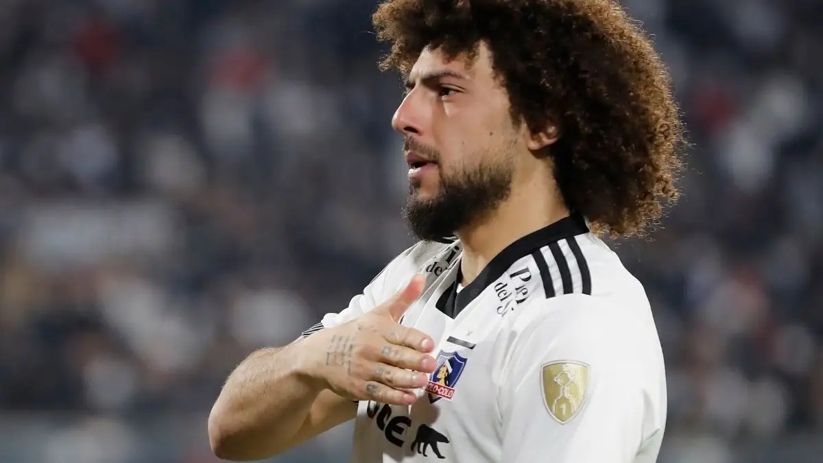 Maximiliano Falcón no se ha presentado a entrenar con Colo-Colo.