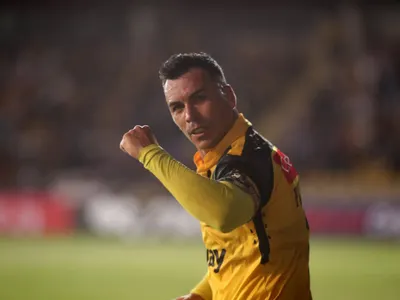 ¿Cuántos goles le faltan a Esteban Paredes para convertirse en el máximo artillero de la historia?