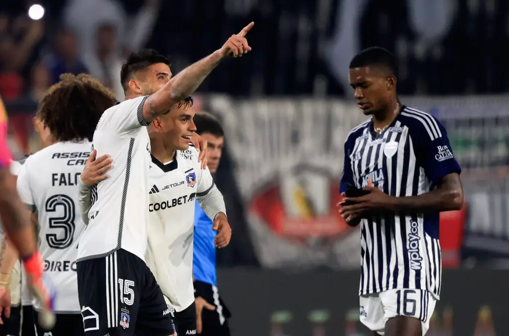 Colo-Colo dio el primer golpe en Santiago.
