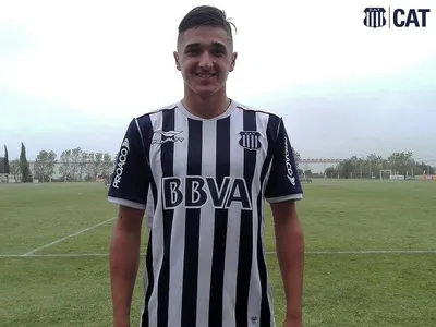 Favio Cabral: El juvenil que suena en Colo-Colo