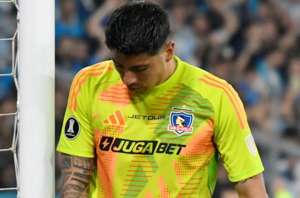 El portero podría adelantar su salida de Colo-Colo.