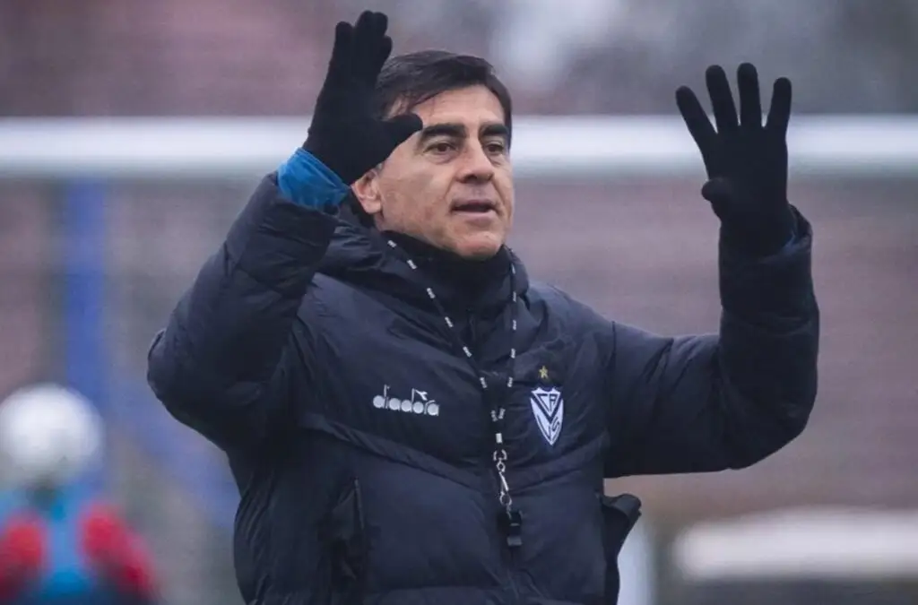 Gustavo Quinteros saca cuentas alegres con Vélez Sarsfield.