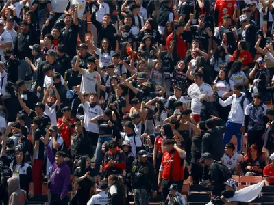 [VIDEO] Sin lienzos, ni bombos: Así fue el Arengazo previo al duelo entre Colo-Colo y Universidad Católica